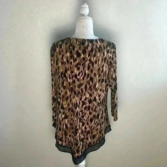 Carmen Marc Valvo - Plus Size Printed Top with Chiffon Hem - Picture 7 of 9